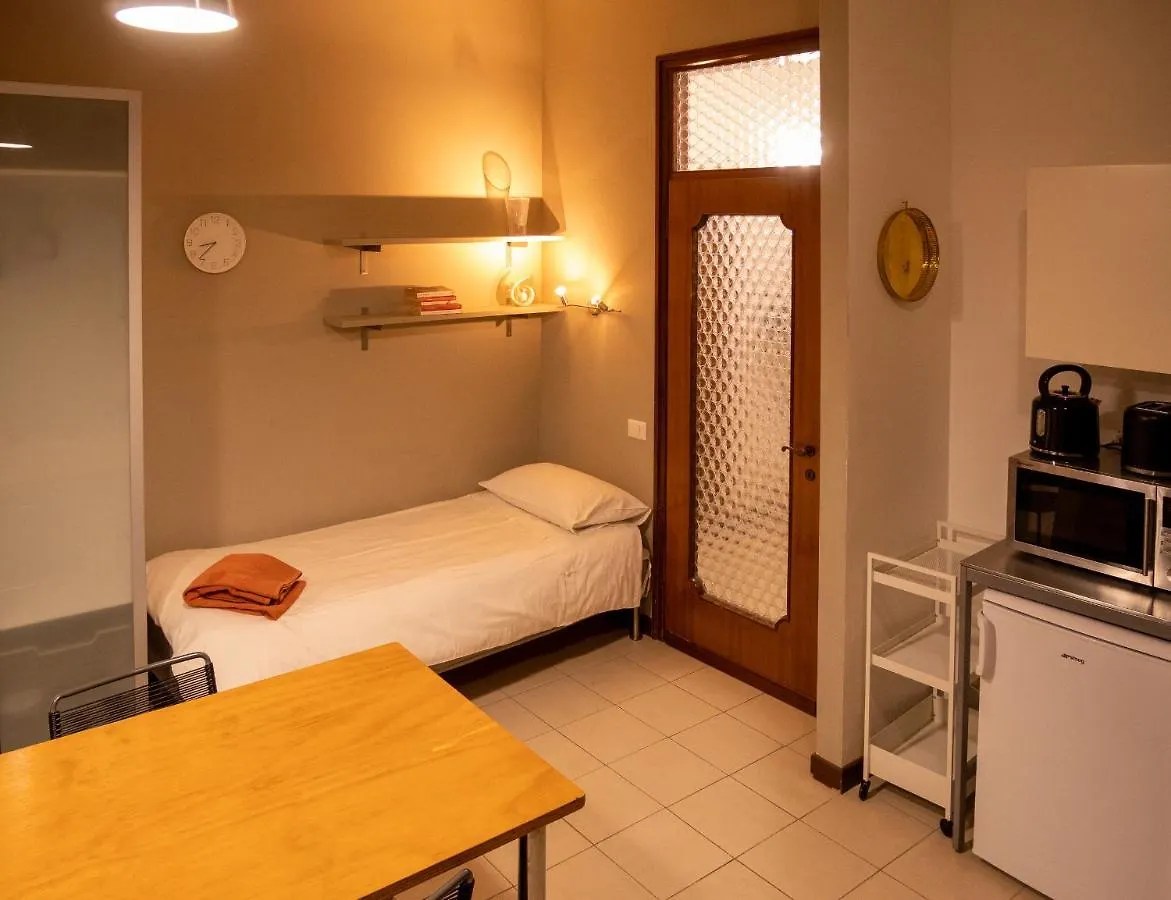 Chambers Short Rentals - Via Gezio Calini Brescia - 2 Studio Flats 0*,  איטליה
