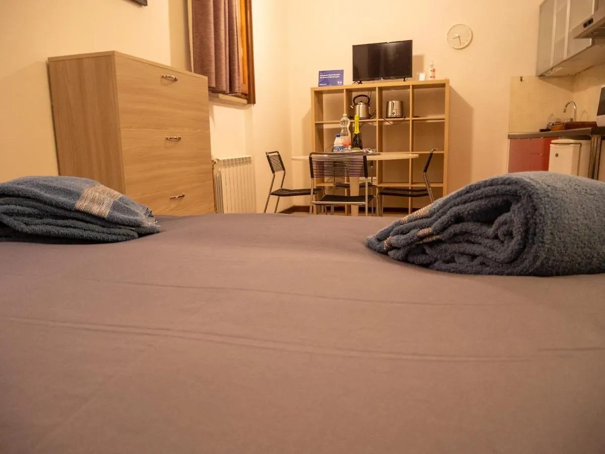 Chambers Short Rentals - Via Gezio Calini Brescia - 2 Studio Flats איטליה
